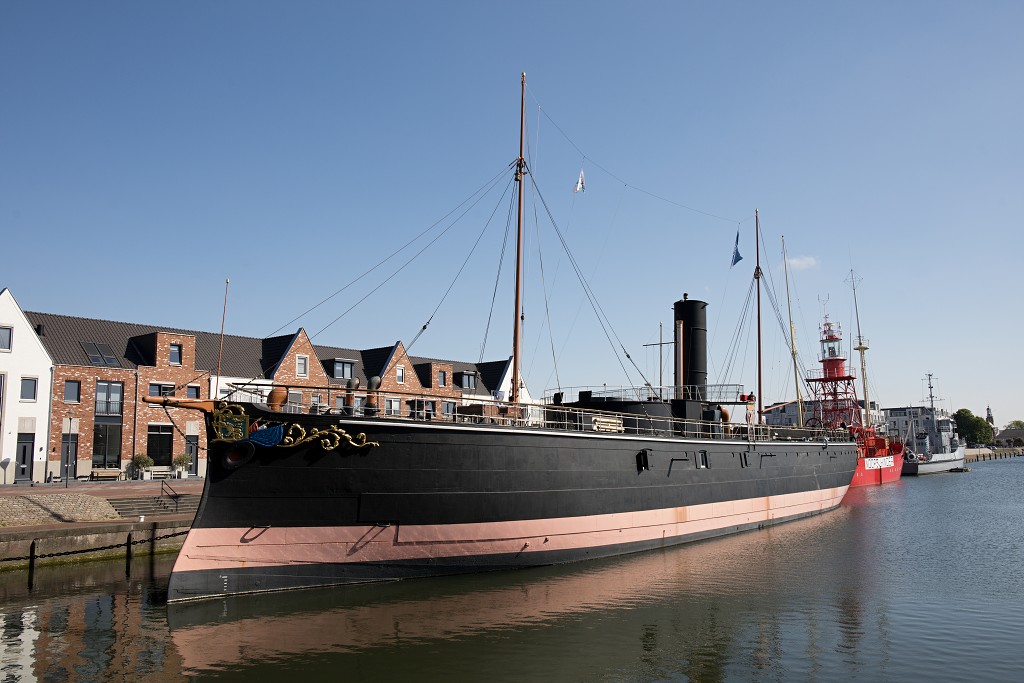 marine navy hdr fregat onderzeeer koopvaardij schip schepen defensie zeemacht vloot armada navo oorlog